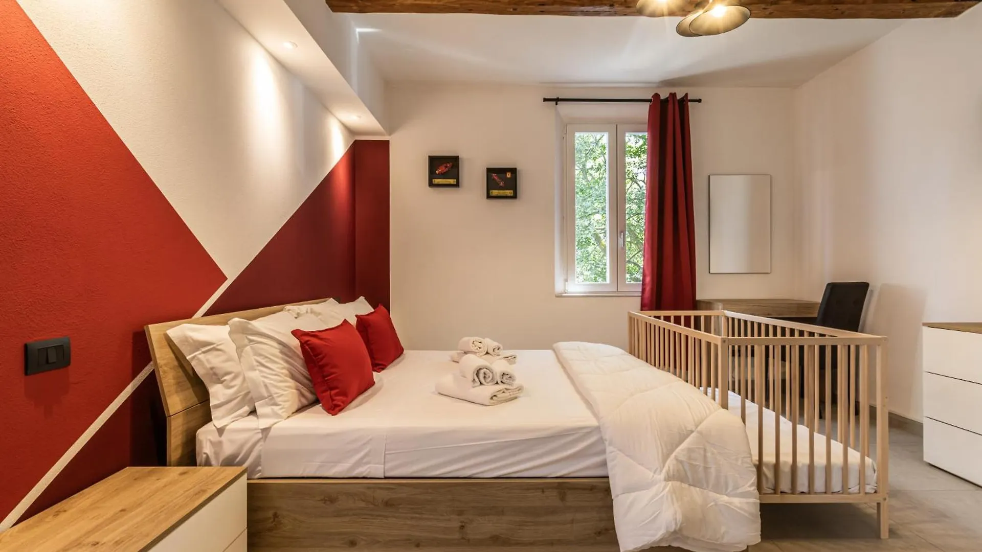 Enzo Ferrari Museum -Wifi, Train Station And Parking Apartment Modena