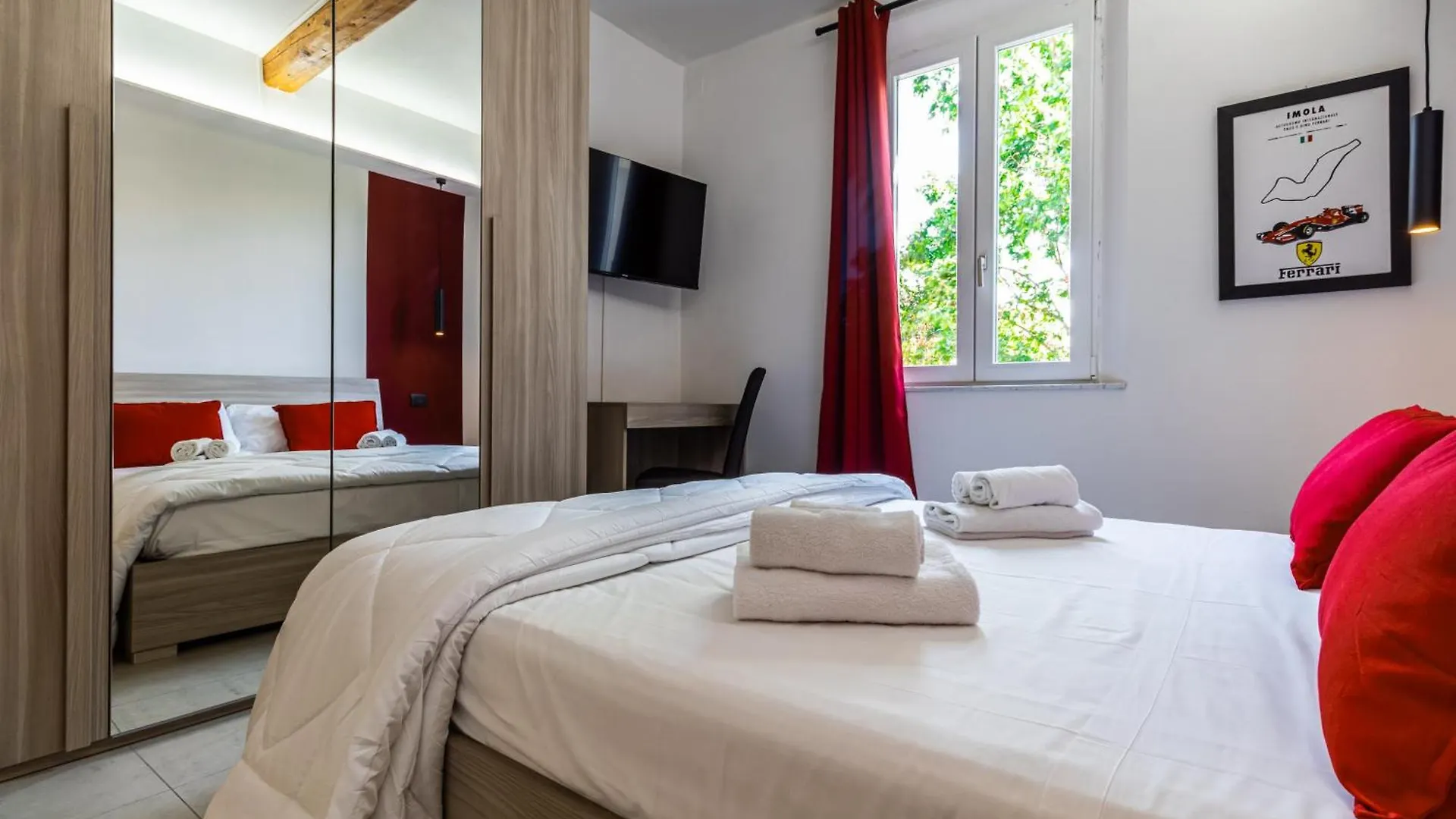 Enzo Ferrari Museum -Wifi, Train Station And Parking Apartment Modena 0*,  Italy