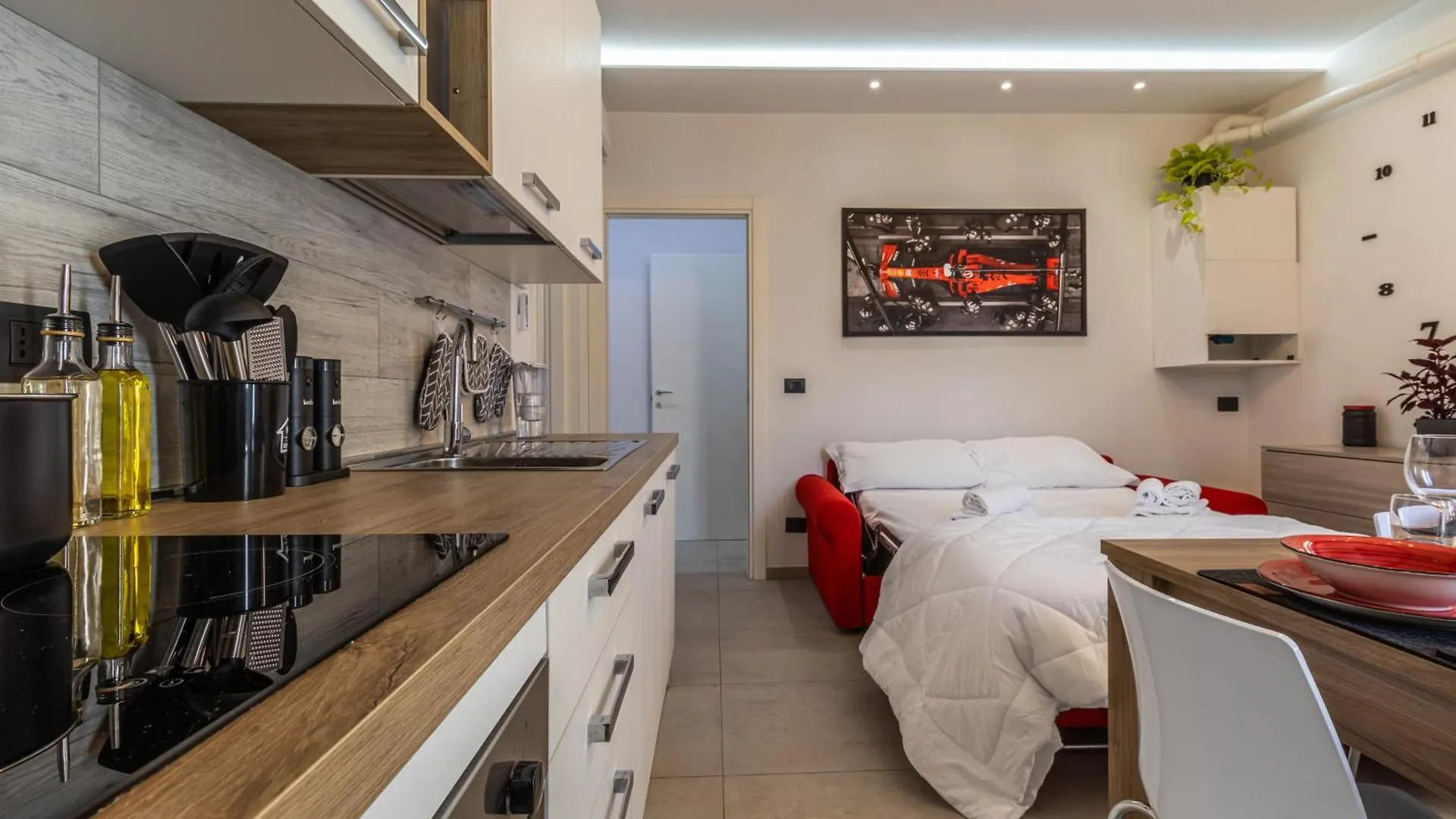 Enzo Ferrari Museum -Wifi, Train Station And Parking Apartment Modena