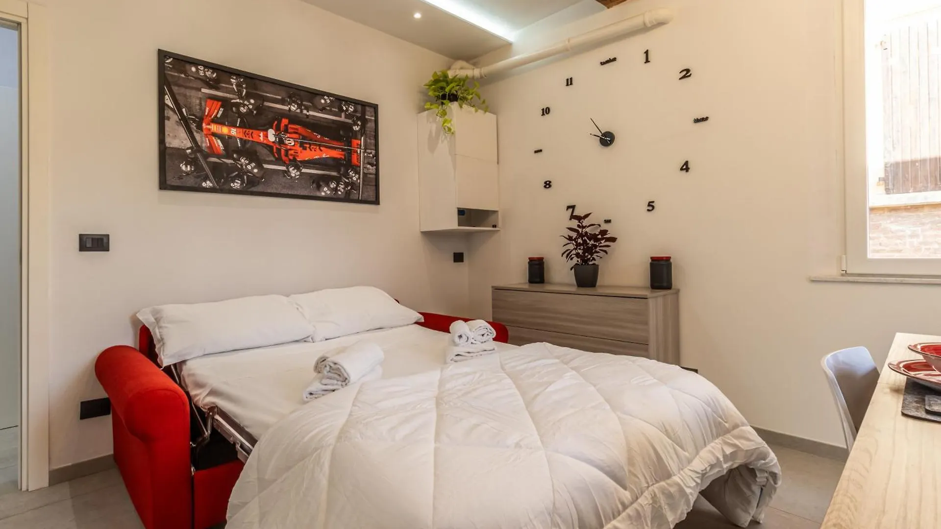 Enzo Ferrari Museum -Wifi, Train Station And Parking Apartment Modena