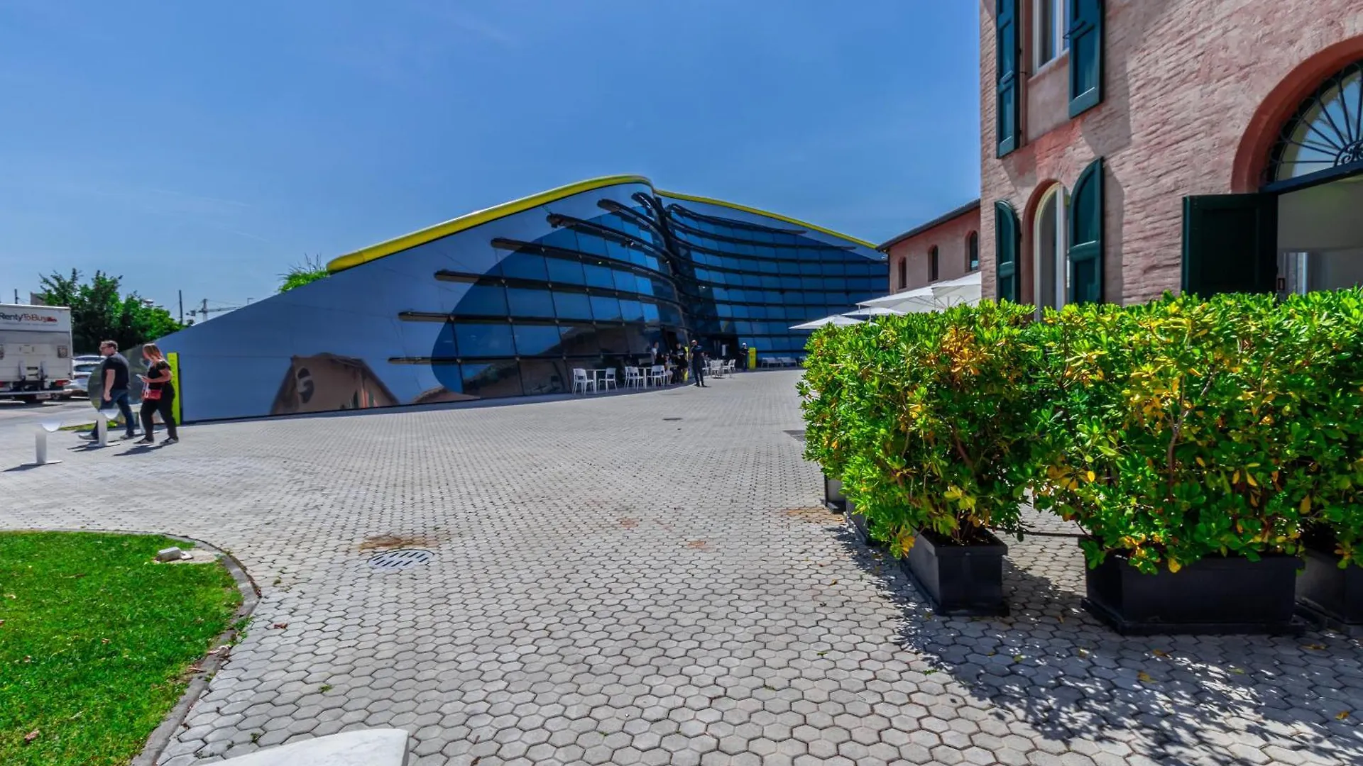 Апартаменты Enzo Ferrari Museum -Wifi, Train Station And Parking Модена